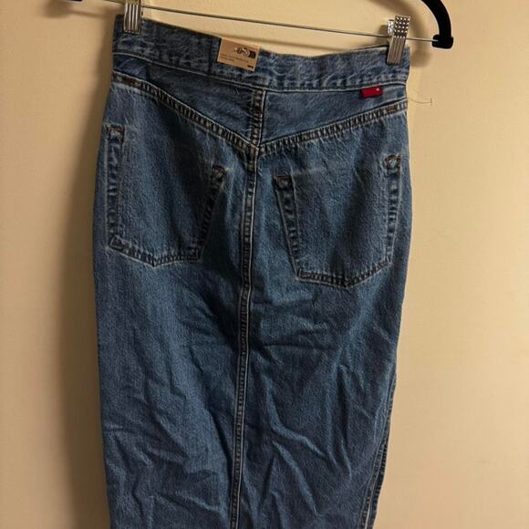 Levis Reverse Side Slit Skirt Bnwt size 23” waist - Picture 6 of 6